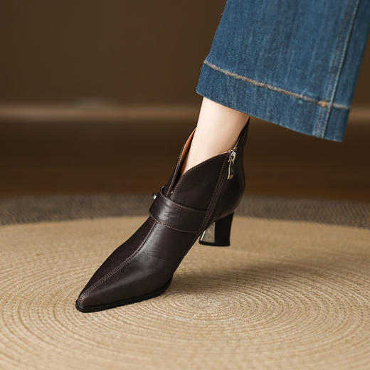 【预售5天】气质粗跟V口短靴女新款法式复古尖头裸靴单靴真皮深口高跟鞋LD&7496 商品图2