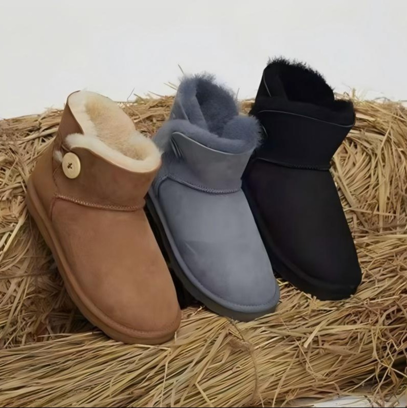 心选丨【经典百搭】UGG一粒扣休闲短靴雪地靴冬季女士舒适平底保暖鞋【奥莱热卖】顺丰直发！