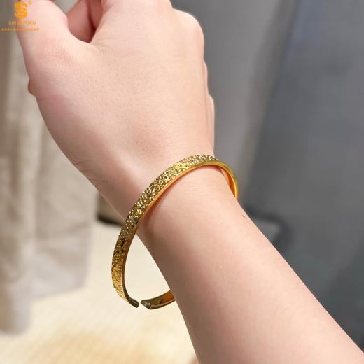 【品牌授权】【香港周六福】黄金钻石首饰 碎冰冰多宝吉言足金内嵌足银开口手镯 商品图4