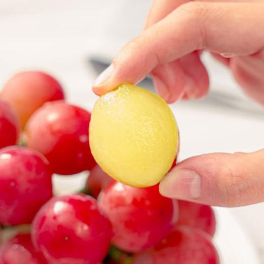 妮娜皇后葡萄【49元购3.5斤】丨葡萄界“天花板” 果肉晶莹剔透 香甜多汁 商品图4