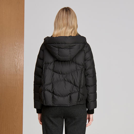 EITIE爱特爱短款高领兜帽羽绒外套多线迹宽边门襟墨色精致金属扣保暖羽绒服8411109 商品图4