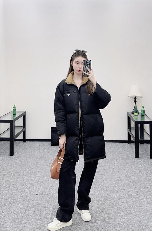 普拉达 25Fw秋冬新款 中长款撞色三角标廓形羽绒服(DQJ) 商品图1