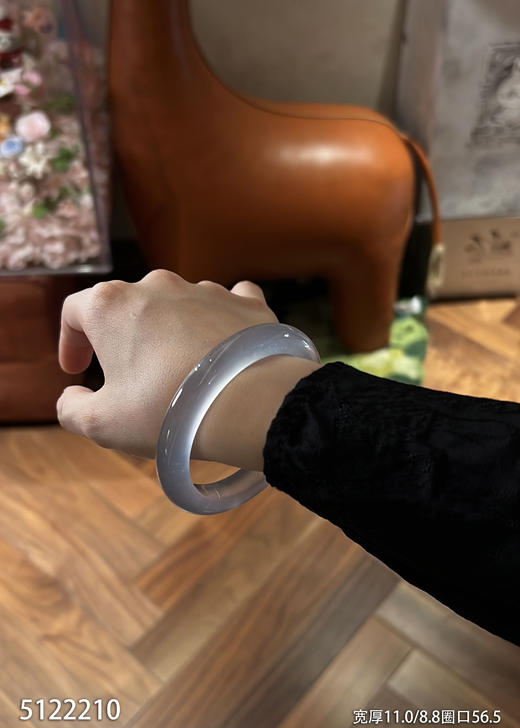 5122210，手镯，圈口56.5。具体价格微信咨询 商品图2