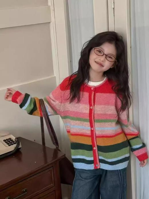 🍂秋天也可以有彩虹色🌈打翻秋日调色盘｜是色彩叠穿的快乐📝【吉米故事 亲子款法式彩虹条纹开衫毛衣】 🌈把彩虹穿在身上啦😍穿上身像吃了彩虹糖一样快乐！ 商品图3