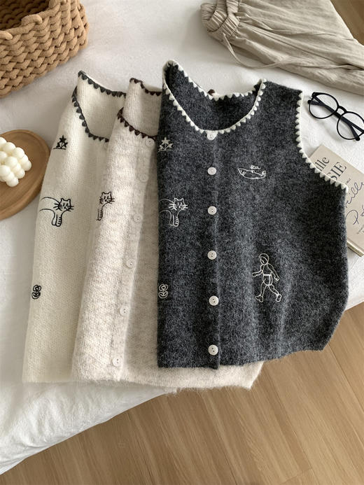 韩系减龄卡通刺绣针织马甲开衫！2025女款设计感花边贝壳扣毛衣背心秋冬~！ 商品图4