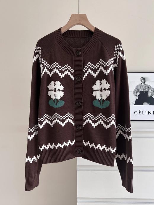 【美拉德复古提花宽松针织开衫外套】周四（10.16）上午10点上架 Dz家秋冬新款 深棕为主色调，融合复古提花与宽松的版型，将文艺复古感与秋日温暖感完美结合！无标发货，10.15日上新！ 商品图7