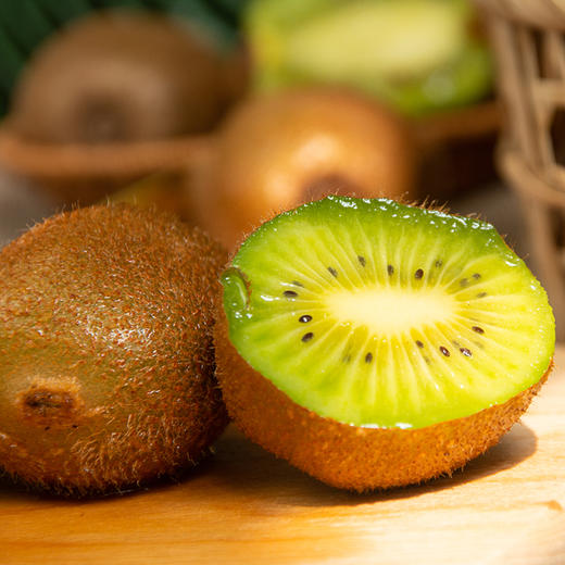 【徐香绿心猕猴桃】产自陕西周至，翠绿诱人，细腻多汁，黄金酸甜比，软糯酸甜，满满维C 商品图0