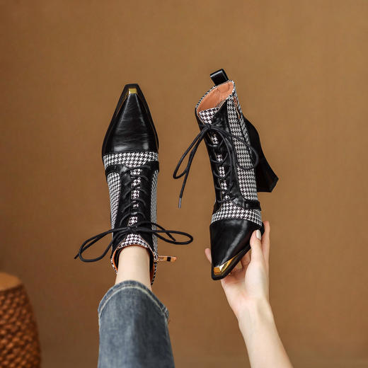 【预售5天】时尚真皮拼色高跟系带马丁靴女秋冬新款金属尖头粗跟千鸟格短靴子XME&898-700 商品图2