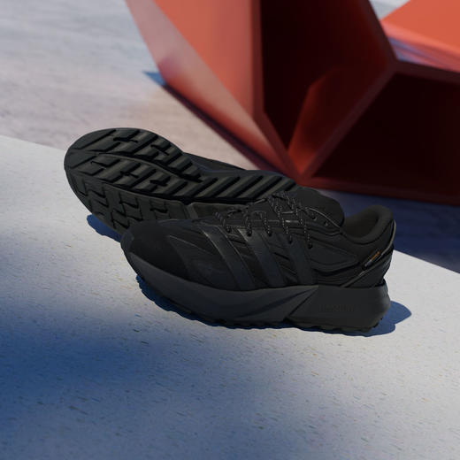 Adidas阿迪达斯LIGHTBLAZE ATR 「流光跑鞋」缓震防泼保暖运动休闲跑步鞋JS1965 商品图1