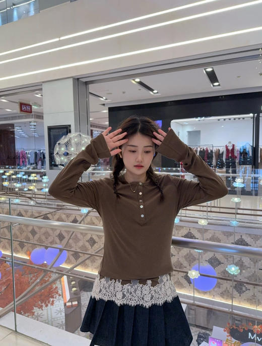 【开放日忙 秒杀价已调 直接拍】乌丫25年 秋季新款 蕾丝拼接亨利领 法式复古精致刺绣字母修身打底衫  长袖衫 商品图11