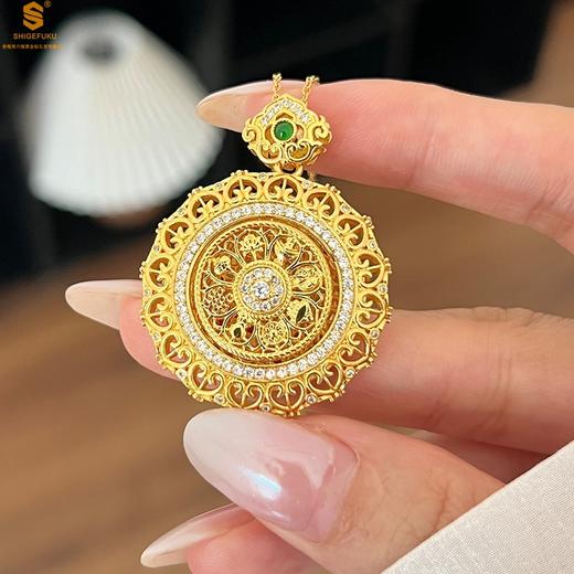 【品牌授权】【香港周六福】K金点钻花丝如意可旋转八宝罗盘吊坠（附赠手编皮绳） 商品图0