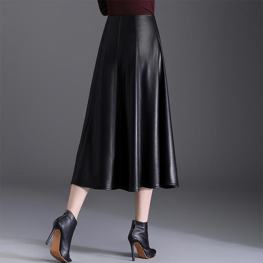 QYM 7109-Y皮裙半身裙遮胯A字裙中长款PU皮大摆半身裙 商品图2