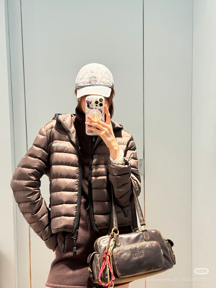 1015-7 独家圆正 miu秋冬 栗子色 微型面包连帽羽绒服 90白鹅绒 轻盈柔嫩细腻保暖 我穿40码