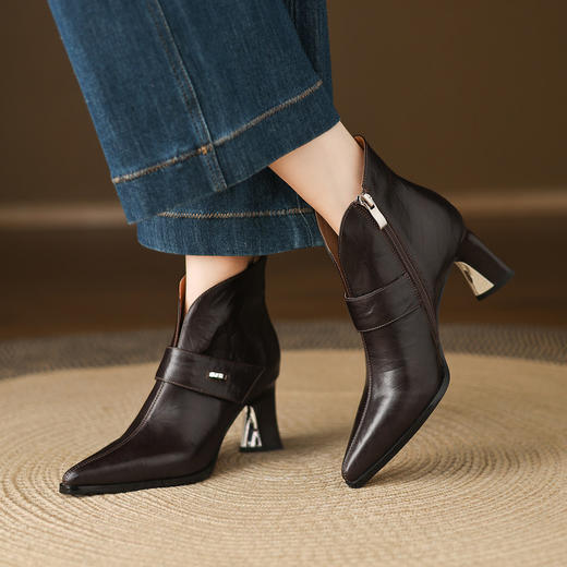 【预售5天】气质粗跟V口短靴女新款法式复古尖头裸靴单靴真皮深口高跟鞋LD&7496 商品图0