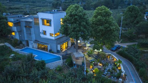 【彭州·537号院】3房/5房泳池小院，临溪、轰趴、采摘、烧烤、k歌，放烟花，千亩梨园~ 商品图0