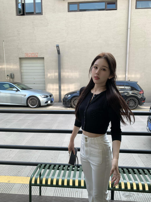 Read Nameless /腔调中袖黑色针织衫 2025/10/16 商品图14