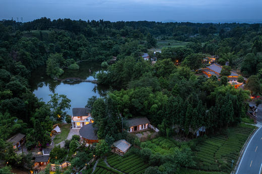 【双十二特惠·4折购】¥2699送烤全羊+羊杂汤锅！住独栋临湖5房/6房私汤小院，活羊现杀I户外篝火I免费垂钓露I营天幕！ 雅安463号院XXH 商品图4