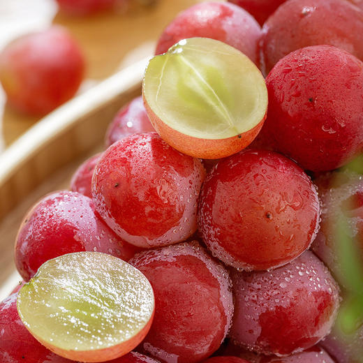 妮娜皇后葡萄【49元购3.5斤】丨葡萄界“天花板” 果肉晶莹剔透 香甜多汁 商品图2