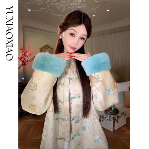 余潇潇【古韵熊猫】桑蚕丝混纺提花撞色水貂袖口盘扣圆领国风外套 商品图3