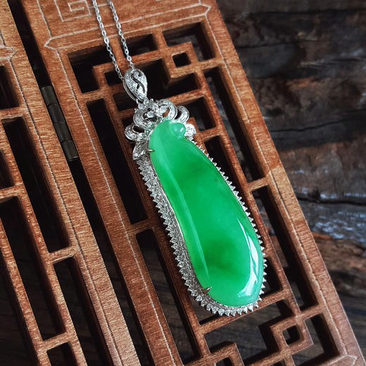 【天然正品】A货翡翠AU750收藏级白金豪镶钻镶天然细腻冰种满绿福瓜（福寿安康）翡翠吊坠项链女士151025XY01现售价：50300 商品图9