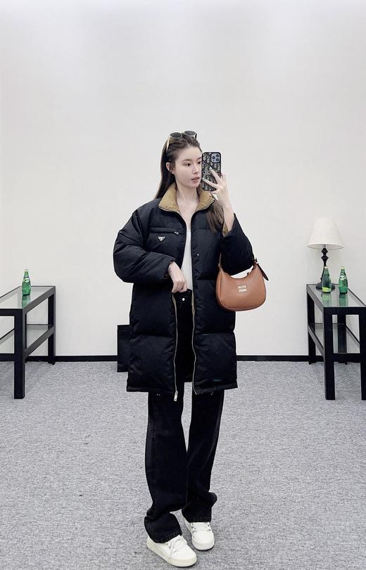 普拉达 25Fw秋冬新款 中长款撞色三角标廓形羽绒服(DQJ) 商品图2