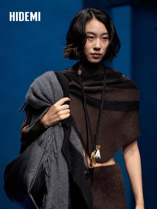 HIDEMI 大秀款青藏高原可溯源牦牛绒拉毛长拉绒logo系列三角形围巾大披肩 商品图1