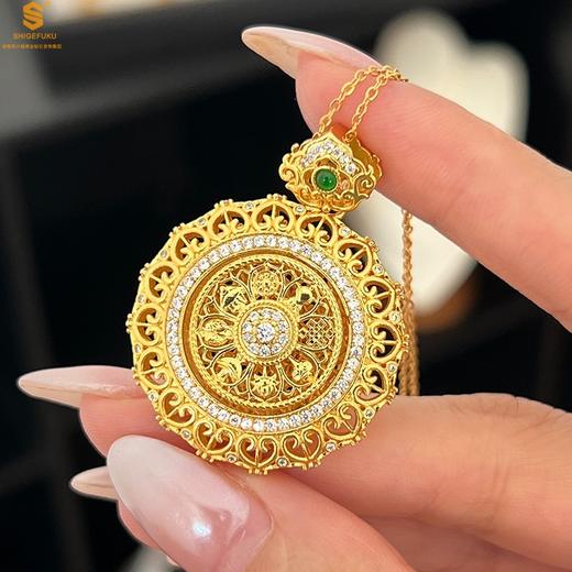 【品牌授权】【香港周六福】K金点钻花丝如意可旋转八宝罗盘吊坠（附赠手编皮绳） 商品图1