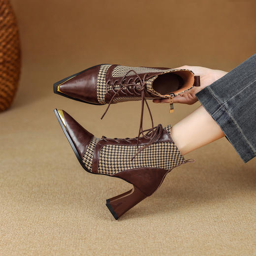 【预售5天】时尚真皮拼色高跟系带马丁靴女秋冬新款金属尖头粗跟千鸟格短靴子XME&898-700 商品图1
