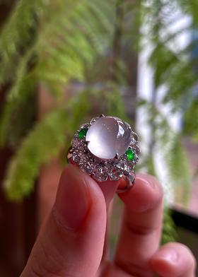 5120710，蛋面戒指。具体价格微信咨询