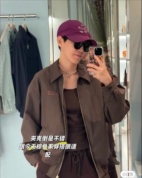 .付款减库存，28件！！G网在售¥28400~~~miumiu25年秋冬新款咖色翻领宽松夹克外套