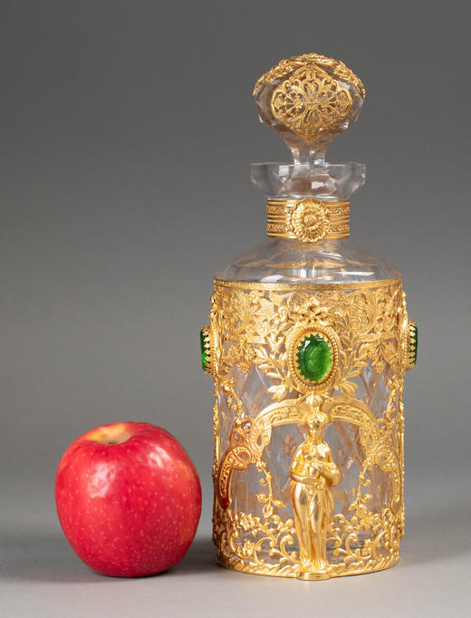 【已售】独角鹿西洋古董19世纪末法国出品女神像及花叶纹铜鎏金精雕镶嵌古典女子肖像主题绿色卡梅奥装饰水晶烈酒瓶 商品图1