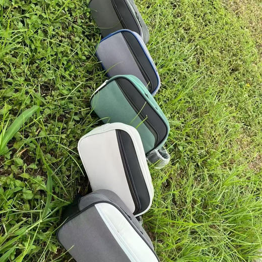 外贸原单Titleist高尔夫小手包。小巧耐用。
五个色 商品图3