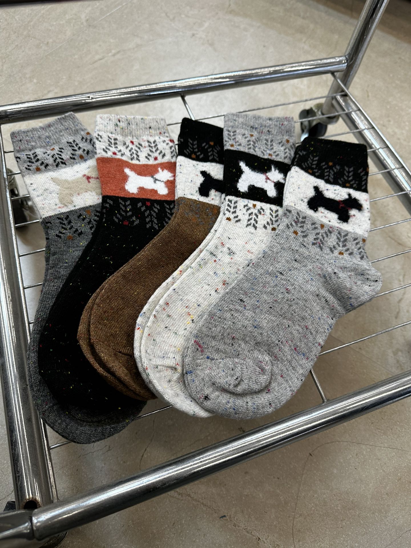 G554秋冬搭配❗️费尔岛围脖小狗袜中筒袜5双装