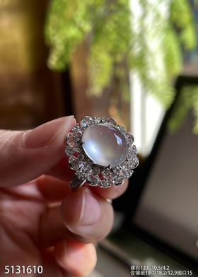 5131610，蛋面戒指。具体价格微信咨询