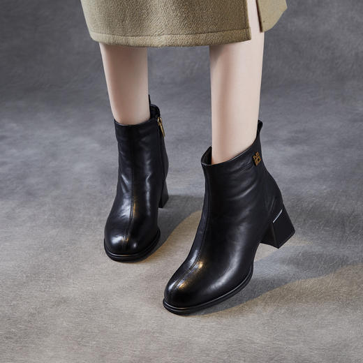 ZM258686真皮妈妈鞋子加绒短靴女靴子皮鞋2025新款秋冬季粗跟高跟鞋马丁靴 商品图1