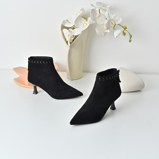 经典鲨2025年冬季专柜新款优雅尖头加绒保暖通勤时装短靴女KW127-558071 商品图1