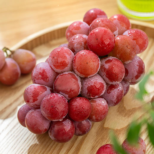 妮娜皇后葡萄【49元购3.5斤】丨葡萄界“天花板” 果肉晶莹剔透 香甜多汁 商品图5