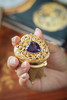 【已售】独角鹿西洋古董20世纪欧洲出品藤蔓爱心造型14K黄金镂雕镶嵌紫水晶钻石及沙弗莱石网状编织零钱包 商品缩略图2