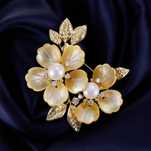 高级感轻奢淡水珍珠贝壳花胸针，奢华精致秋冬大衣外套别针配饰胸花LY-M-415 商品图0