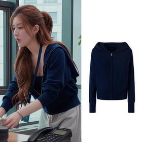 🤩【许我耀眼】赵露思许妍同款拉链连帽毛衣外套🌸上身慵懒又精致的氛围感直接拉满✨ ✅软糯亲肤的质感谁穿谁爱，☺️大大的连帽+拉链设计，休闲又带点小随性！