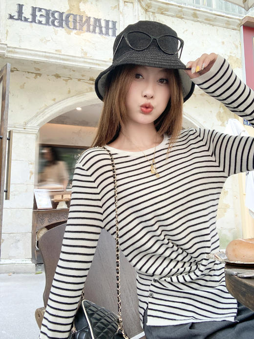 <曾小咸推荐>现货秒杀！微信超特价！韩系简约侧扣设计感条纹针织衫 日常119.99 立减60 秒杀59.99！ 商品图7