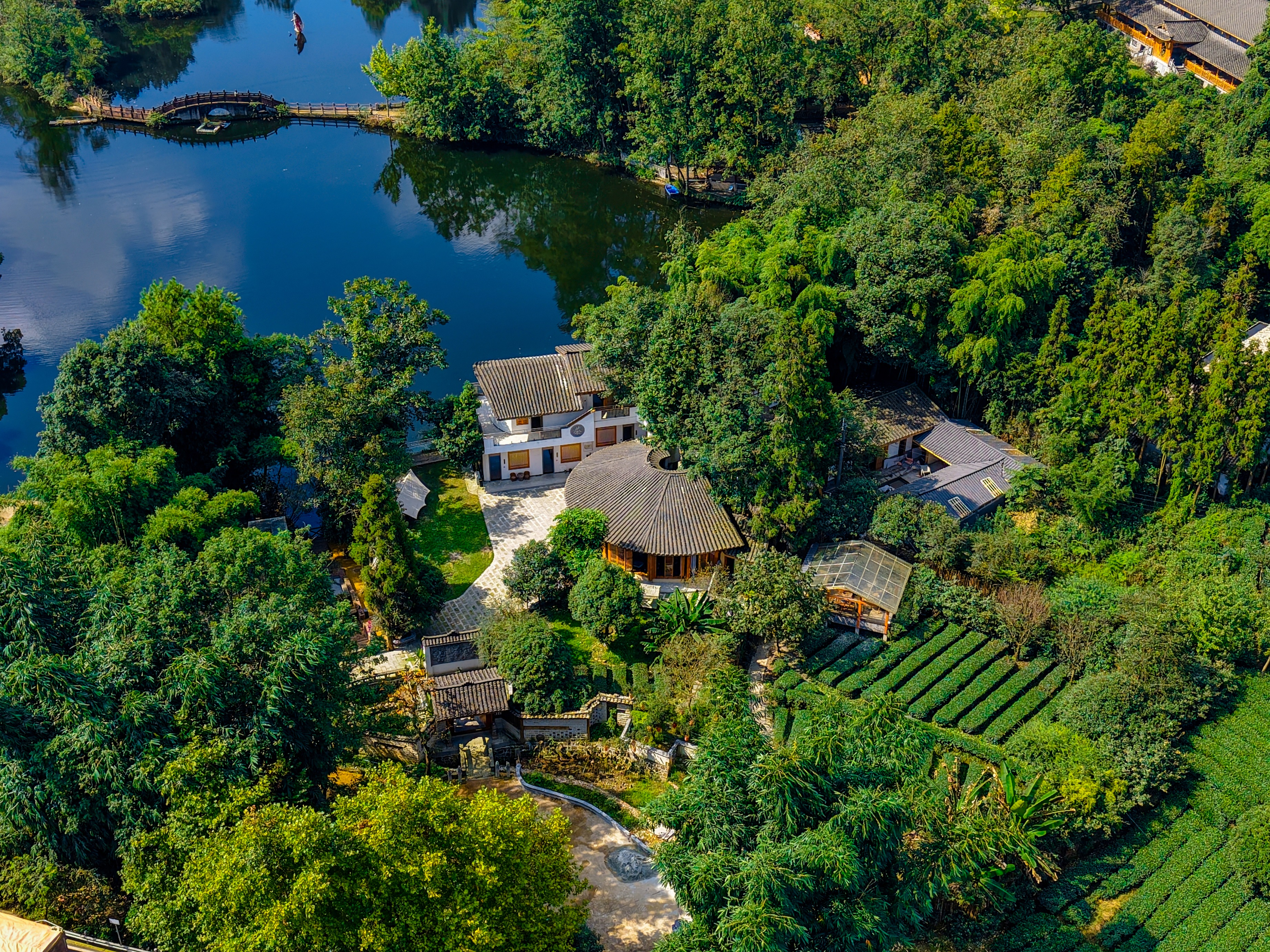 【双十二特惠·4折购】¥2699送烤全羊+羊杂汤锅！住独栋临湖5房/6房私汤小院，活羊现杀I户外篝火I免费垂钓露I营天幕！ 雅安463号院XXH