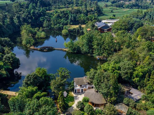 【双十二特惠·4折购】¥2699送烤全羊+羊杂汤锅！住独栋临湖5房/6房私汤小院，活羊现杀I户外篝火I免费垂钓露I营天幕！ 雅安463号院XXH 商品图2