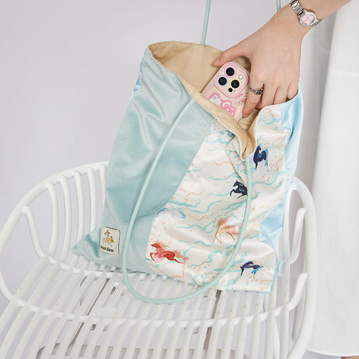 大英博物馆 新年系列 驭梦驰光 拼接单肩包 商品图2