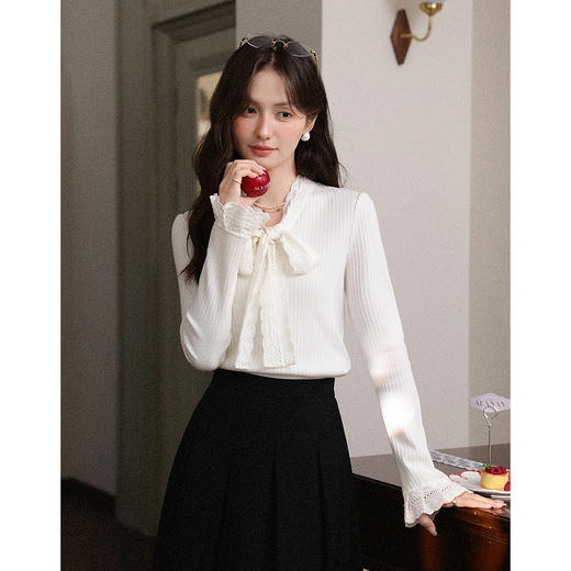鹿向南「柔软时光」法式蝴蝶结白色长袖T恤女秋打底内搭显瘦上衣 商品图3