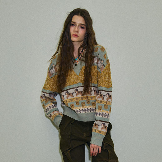 谜底V领套头针织衫长袖2025冬季新品复古原创图案毛衣女254MZ1873 商品图1