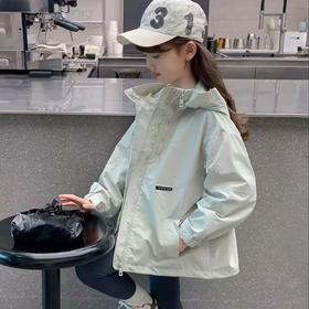 女童外套秋款新款洋气儿童时髦连帽冲锋衣中大童休闲上衣
