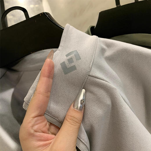 城市机能系列！2025秋冬新款反光印花纯色半拉链户外运动长袖T恤卫衣男！ 商品图3