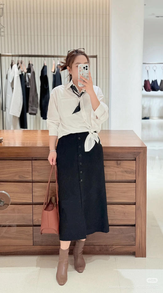 1016-7 独家圆正 小禾 优雅高级 羊毛华达呢排扣真丝衬 开衩 半身裙
 167/130穿38合身，167/140穿40，看腰围 商品图3