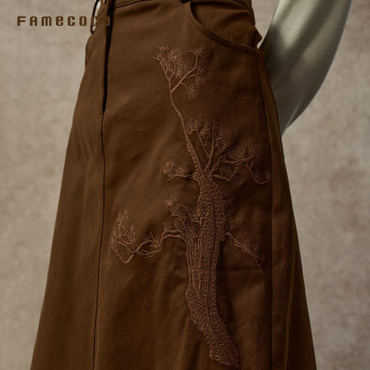 Famecoco范可儿文艺绣花H版型半身裙高腰显瘦显高长裙FAC8HA016 商品图2
